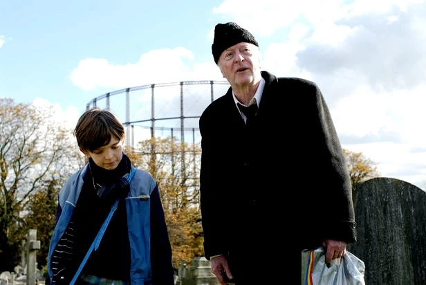 有人在吗? 蓝光原盘下载+高清MKV版 2008 Is Anybody There? 18.4G插图2-2QO爱趣游 有人在吗? 蓝光原盘下载+高清MKV版 2008 Is Anybody There? 18.4G插图2-2QO爱趣游