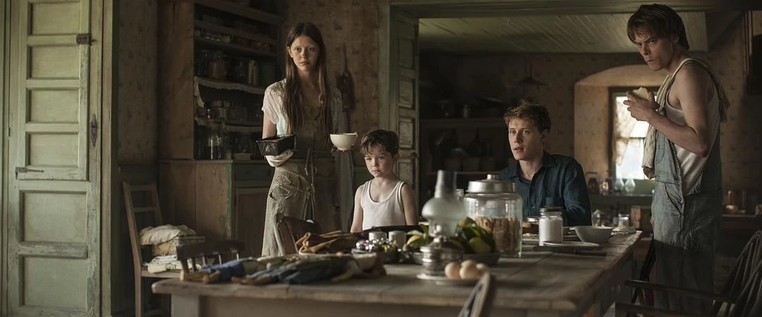 马柔本宅秘事 蓝光原盘下载+高清MKV版/ 髓骨 / Marrowbone 2017 El secreto de Marrowbone 42.89G插图1-2QO爱趣游 马柔本宅秘事 蓝光原盘下载+高清MKV版/ 髓骨 / Marrowbone 2017 El secreto de Marrowbone 42.89G插图1-2QO爱趣游